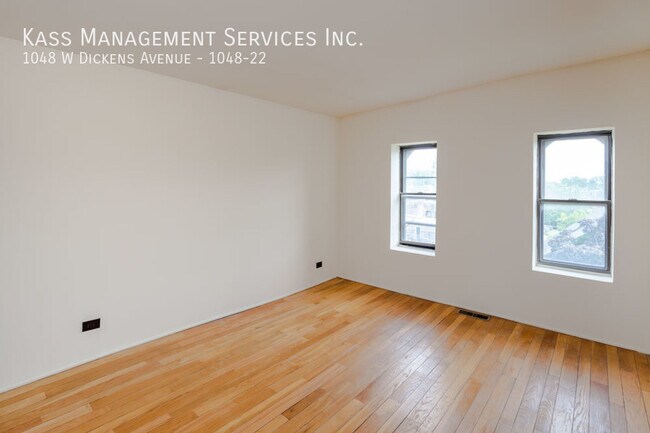 Building Photo - 1048 W Dickens Ave