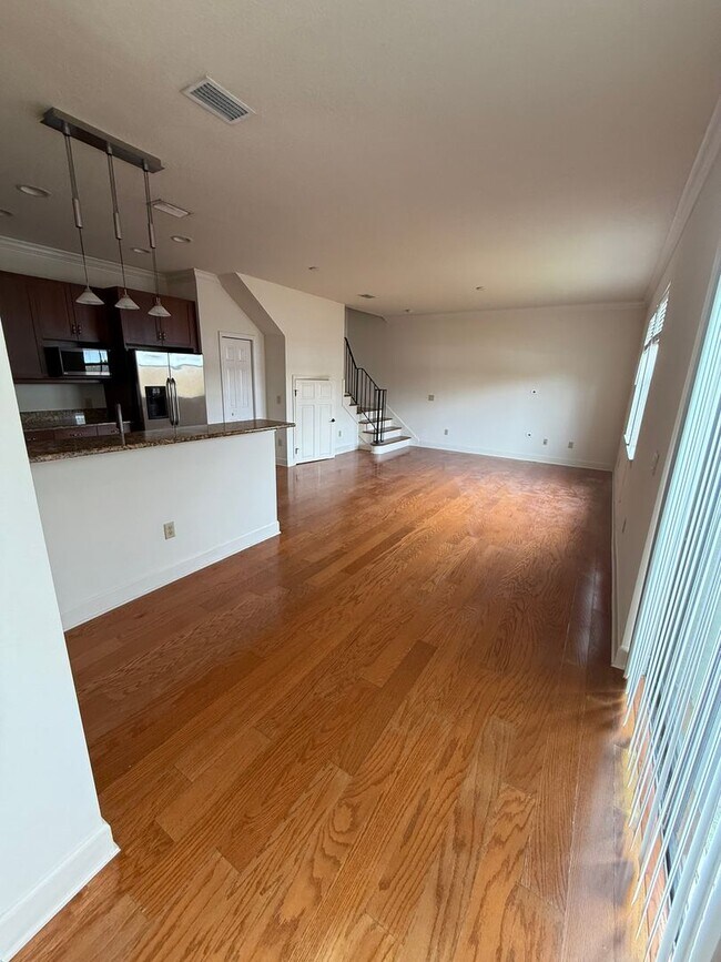 Building Photo - Packwood Townhomes
