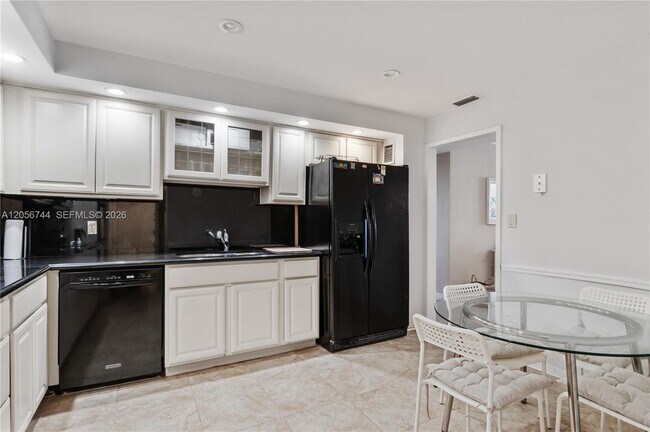 Building Photo - 5825 Collins Ave