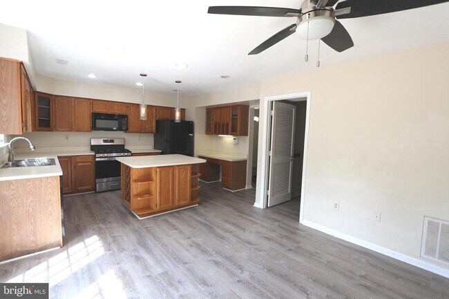 Building Photo - 5506 Irish Lord Pl
