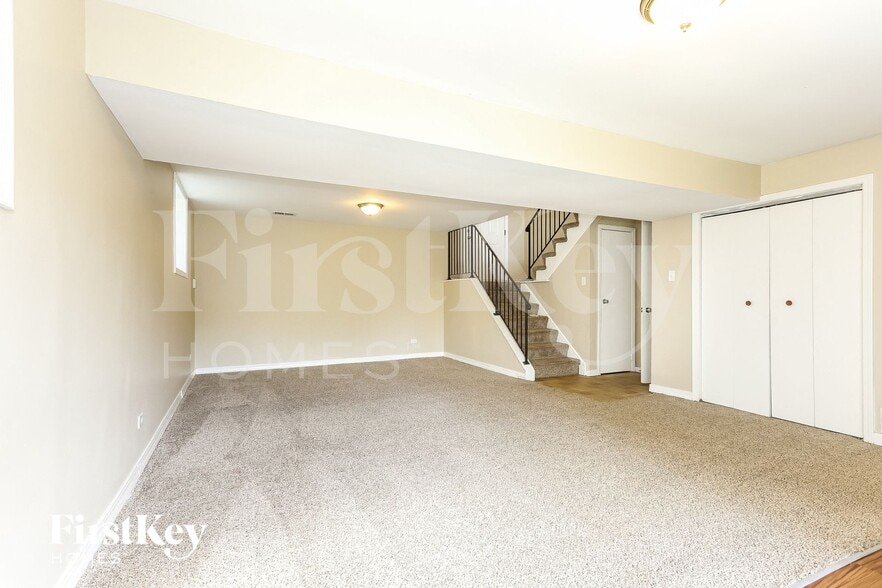 Building Photo - 642 Bradley Ave