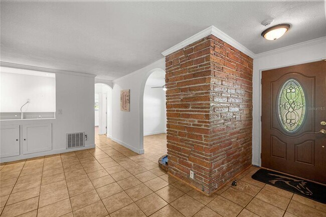 Building Photo - 3821 SW 7th Avenue Rd