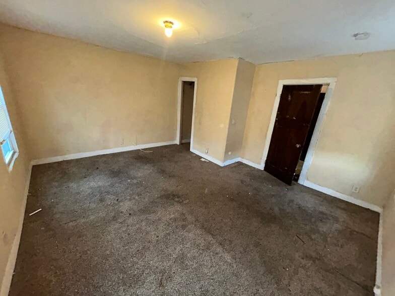 Building Photo - 119 Woodbury St