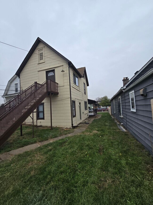 Building Photo - 975-975.5-9755 Campbell Ave