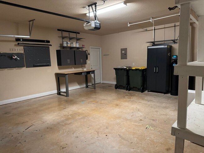 Building Photo - 517 Whittmen Ave