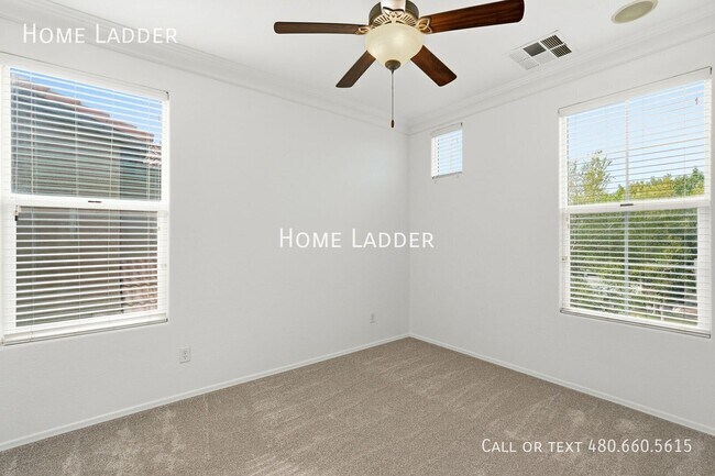 Building Photo - 3411 E Mesquite St