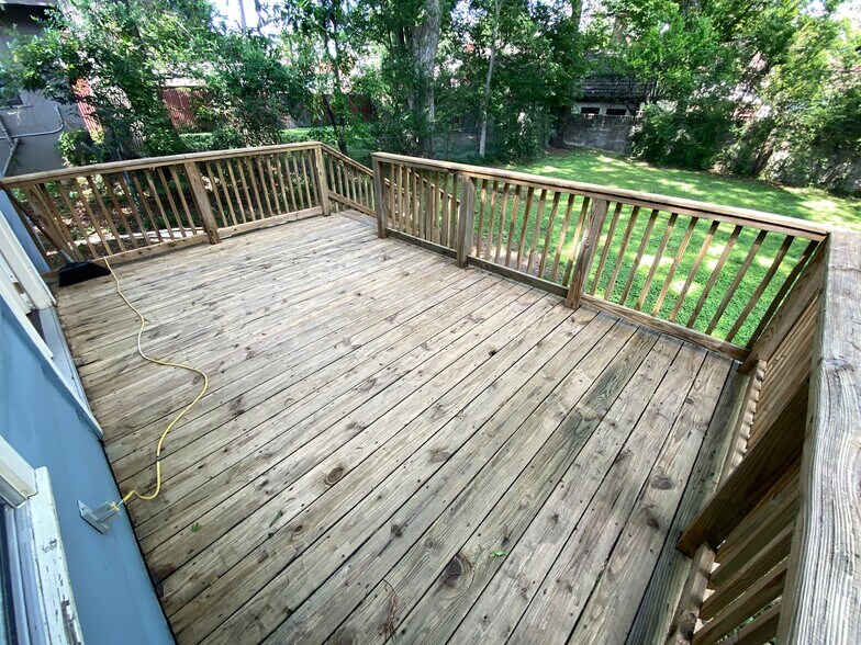 Deck - 132 N Rembert St