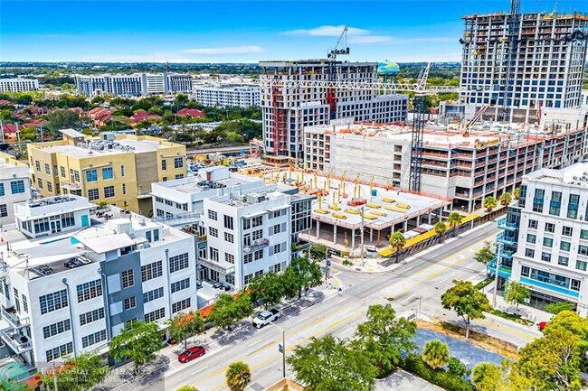 Building Photo - 425 N Andrews Ave