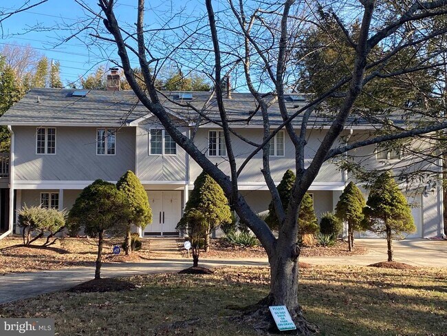 Building Photo - 9917 Betteker Ln