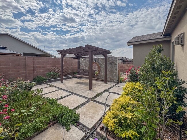 Building Photo - 2916 N Amor Ave