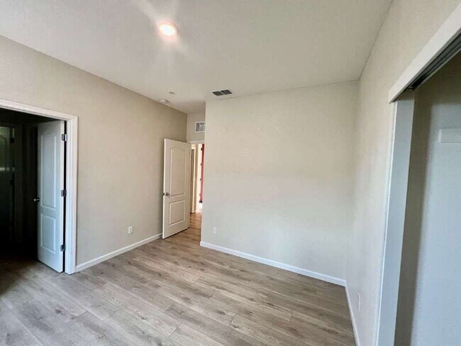 Building Photo - 436 Rose St