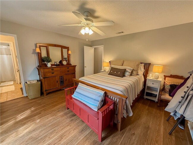 Building Photo - 905 Deer Run Dr