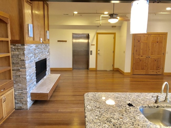 Building Photo - 905 Alley A