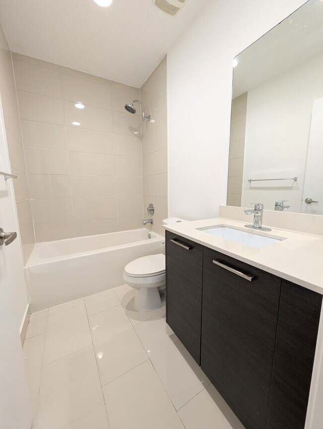Building Photo - Gorgeous 2BR/2.5BA Townhouse in Gated Community – Lauderhill