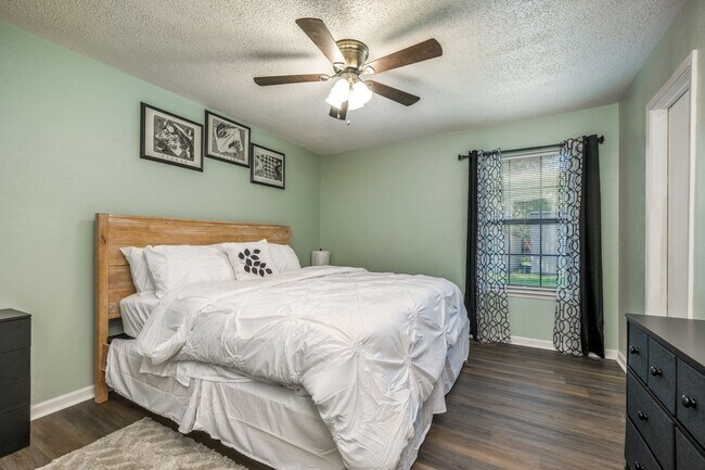 Building Photo - 509 Woodford Ln