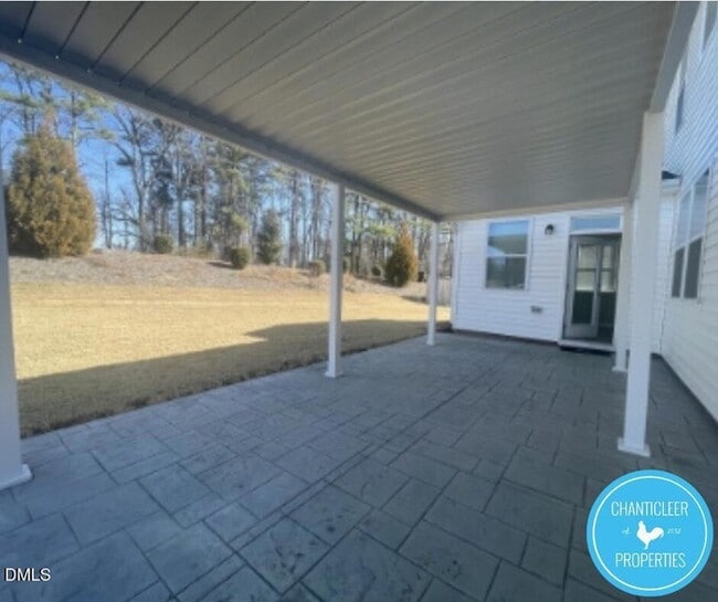 Building Photo - 112 Hoyne Way