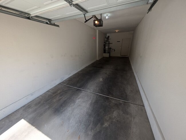 Building Photo - 820 Titan Peak Pl