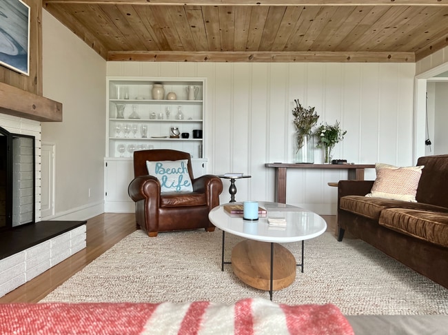 Building Photo - Your very own slice of Paradise...FURNISHE...