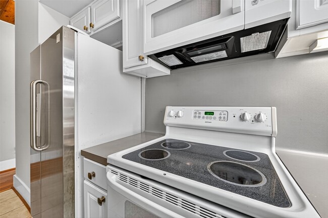 Building Photo - 711 Fargo St