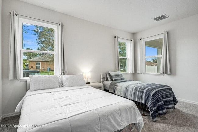 Building Photo - 1717 Dalroy St NW