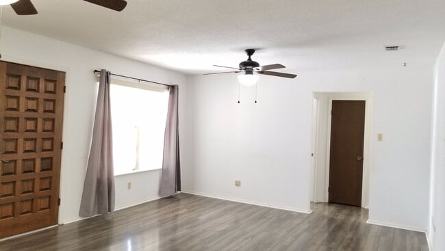 Building Photo - GREAT HOME ON QUIET STREET