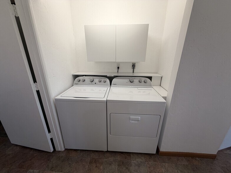 Building Photo - 1949 Monte Vista Dr