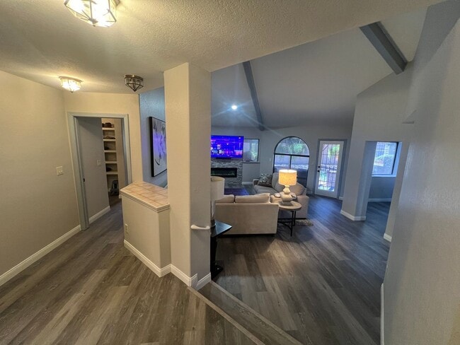 Building Photo - A Fabulous 2 Bedroom Single story Townhome...