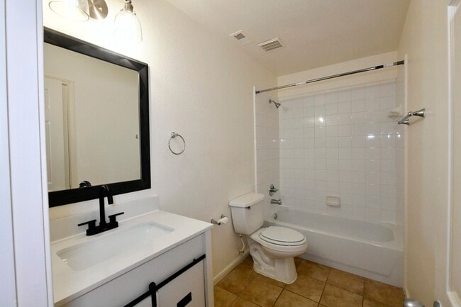 Building Photo - 13070 Lawsons Creek Ln