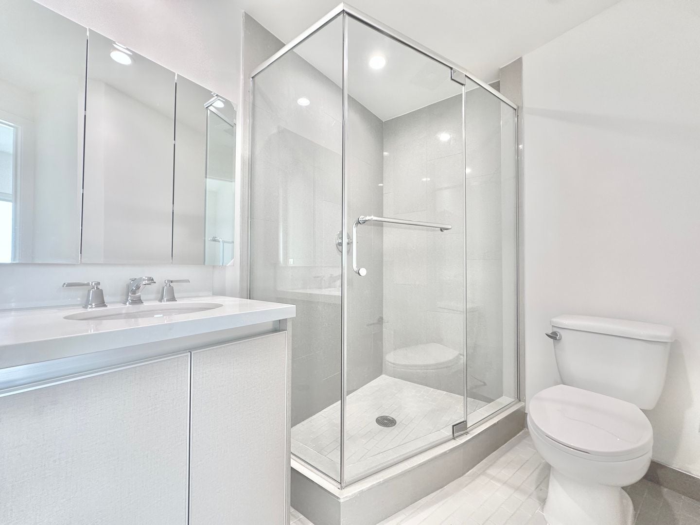 Building Photo - 838 S La Brea Ave