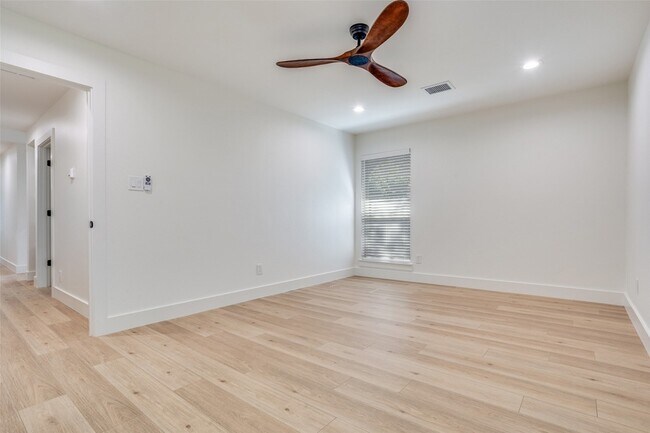 Building Photo - 202 Trellis Pl