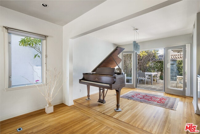 Building Photo - 2209 Pearl St