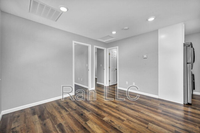 Building Photo - 229 W Pueblo St