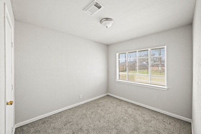 Building Photo - 8829 Woodlyn Rd