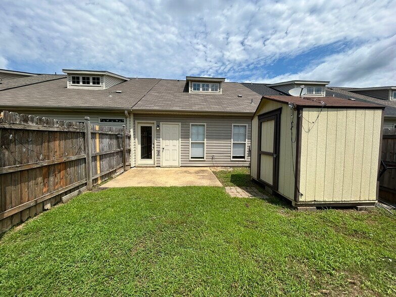 Building Photo - 2070 Rossburg Pl