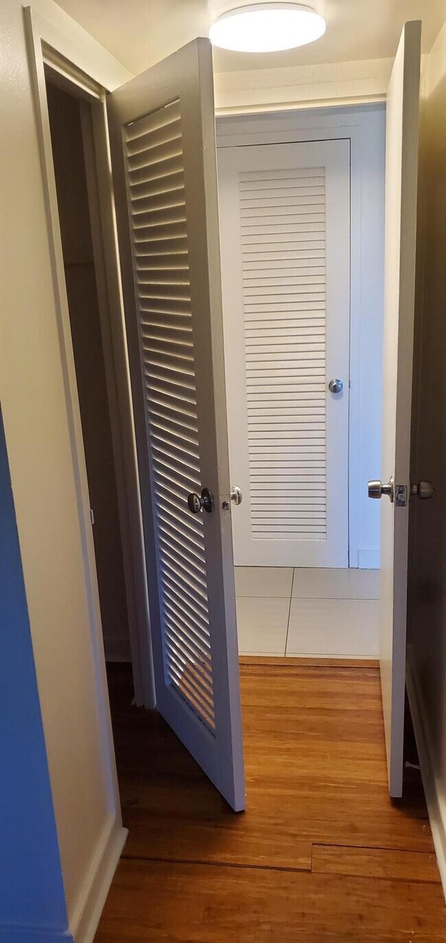 Building Photo - 301 Golden Isles Dr