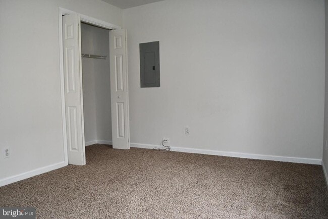 Building Photo - 200 Evelyndale Dr