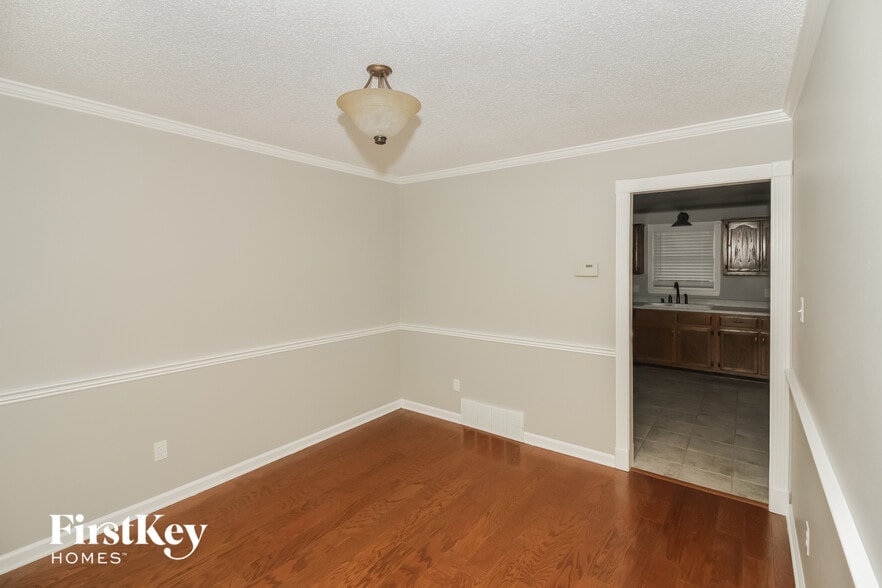 Building Photo - 980 Yorktown Rd