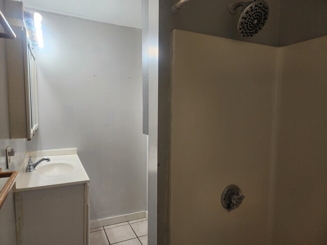 Building Photo - 6 Hager Ln
