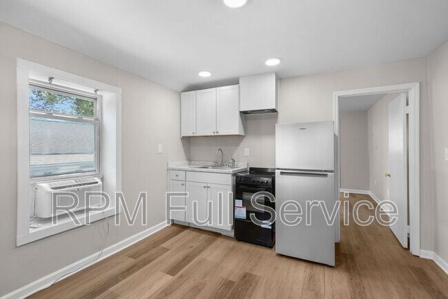 Building Photo - 325 54th Ave N