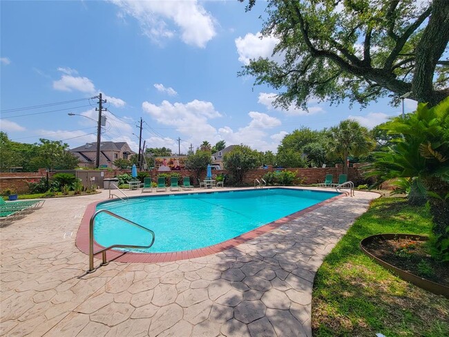 Building Photo - 1601 S Shepherd Dr