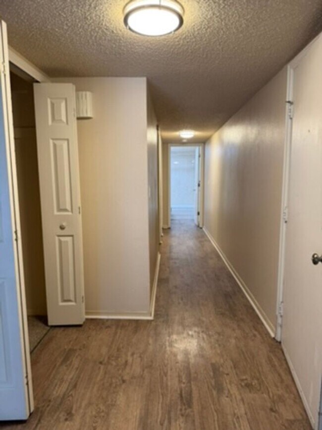 Building Photo - 995 Holli Springs Ln