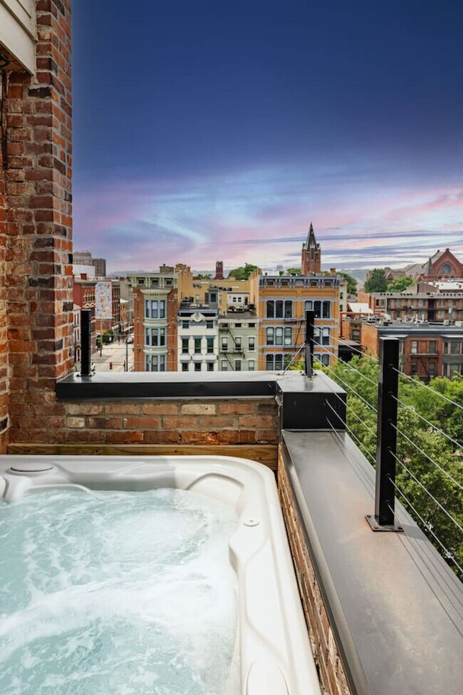 Building Photo - 1201 Jackson St