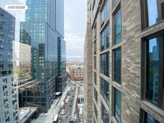 Building Photo - 662 Pacific St