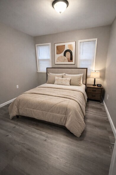 Building Photo - 12763 Cloverlawn Ave