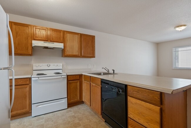 Building Photo - Spacious 2-Bedroom Duplex in SE Portland