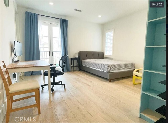 Building Photo - 120 Statura