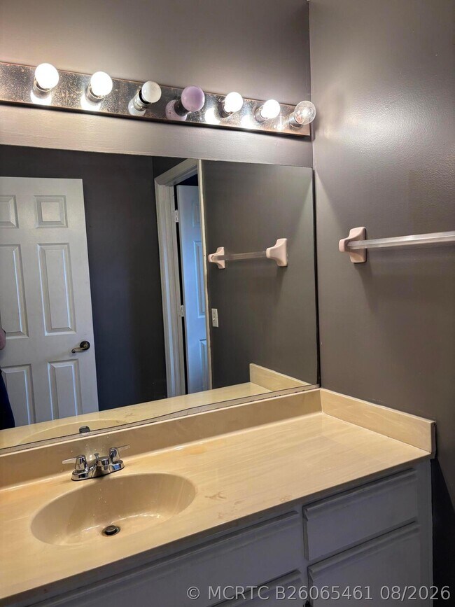 Building Photo - 3710 Promenade Way