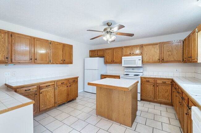 Building Photo - 182 Megan Ln