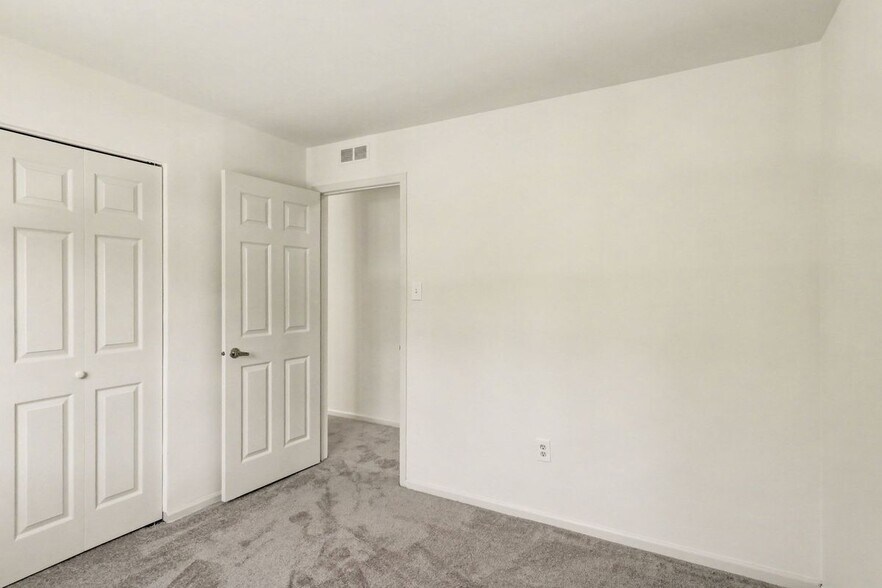 Building Photo - 902 Dogwood Ct