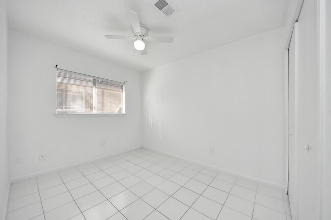 Building Photo - 10011 Berry Limb Dr